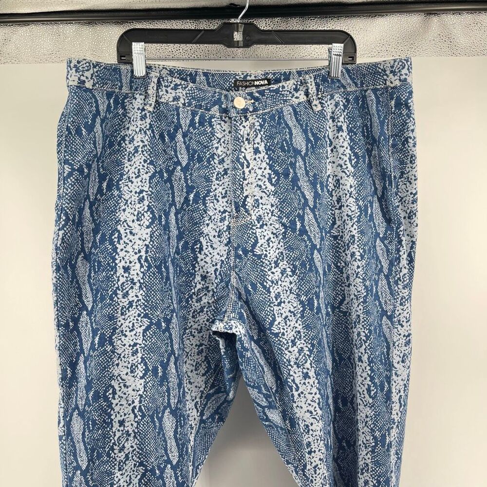 Fashion Nova Valentina High Rise Snake Print Flare Jeans Blue Wash Size 20 - Picture 3 of 16